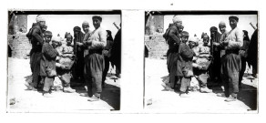 Marchand de cigarettes ambulant à Alep (Syrie).