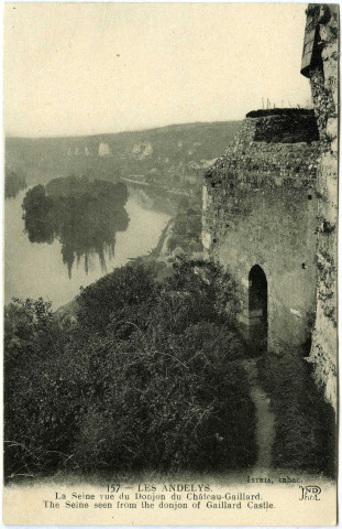 Andelys (Les). La Seine vue du Donjon du Château Gaillard.