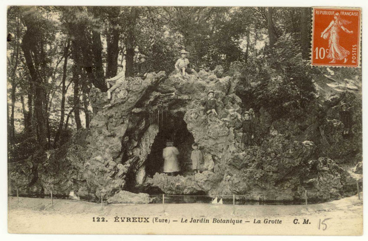 Evreux-Ville. La Jardin Botanique - La Grotte.