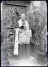 Le chanoine Le Fournier en habit sacerdotal.