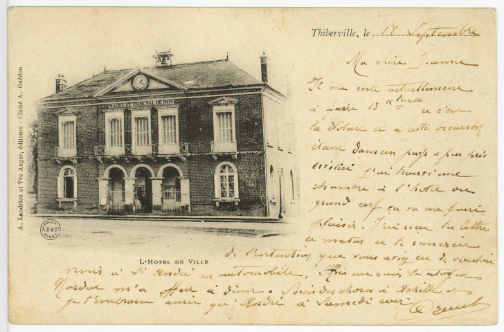Thiberville. L'Hôtel de Ville.