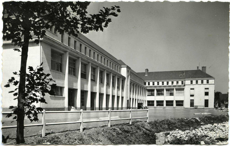 Evreux-Ville. Groupe scolaire St Sauveur.