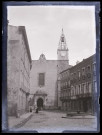 Église avec clocher en ferronnerie.