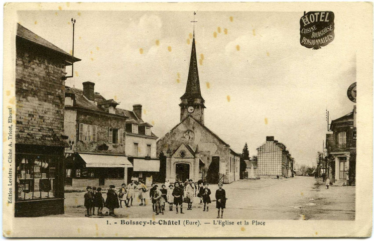 Boissey-le-Châtel. L'Eglise et la Place.