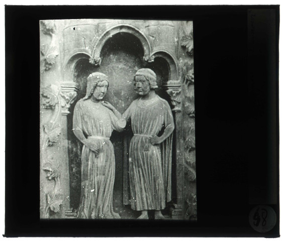 Cathédrale Notre-Dame de Chartres (Eure-et-Loir), porche sud, détail d'ébrasement "Les deux amants".