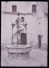 Puits dans une cour de Nempont-Saint-Firmin (Pas-de-Calais)