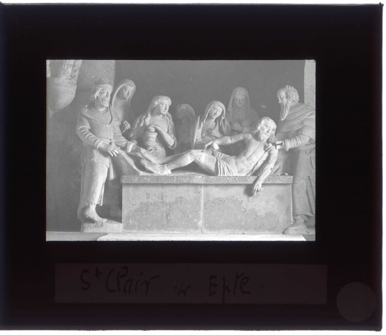 Groupe statuaire de l'église de Saint-Clair-sur-Epte (Val-d'Oise) représentant la mise au tombeau.