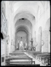 Intérieur d'église bretonne.