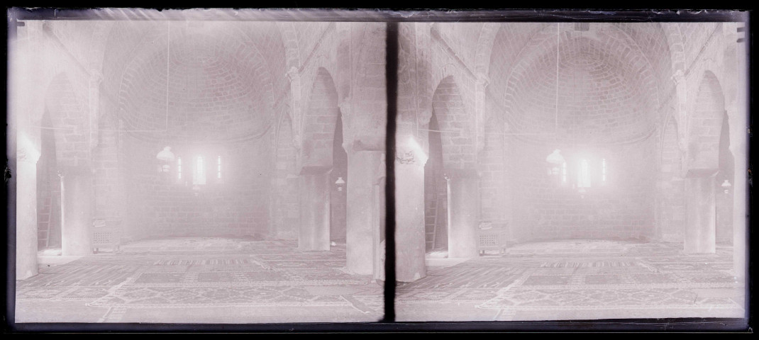 Intérieur de l'ancienne église arménienne à Tarse (Turquie) (notice PA).