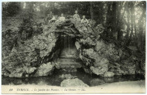 Evreux-Ville. Le Jardin des Plantes - La Grotte.