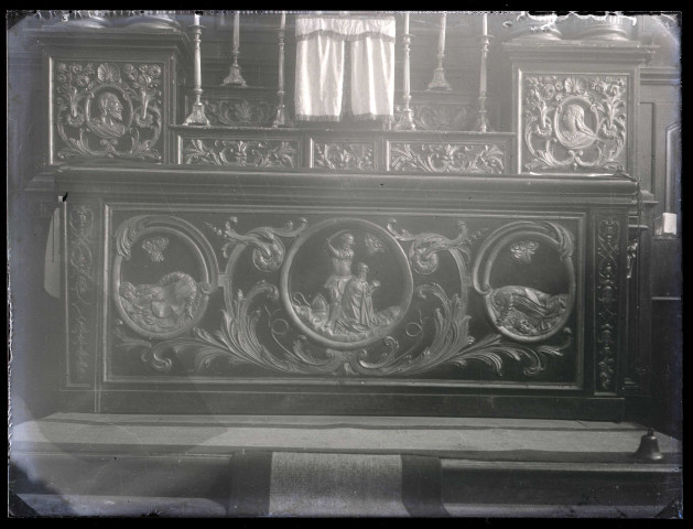 Église de Vannecrocq (Eure), maître-autel.