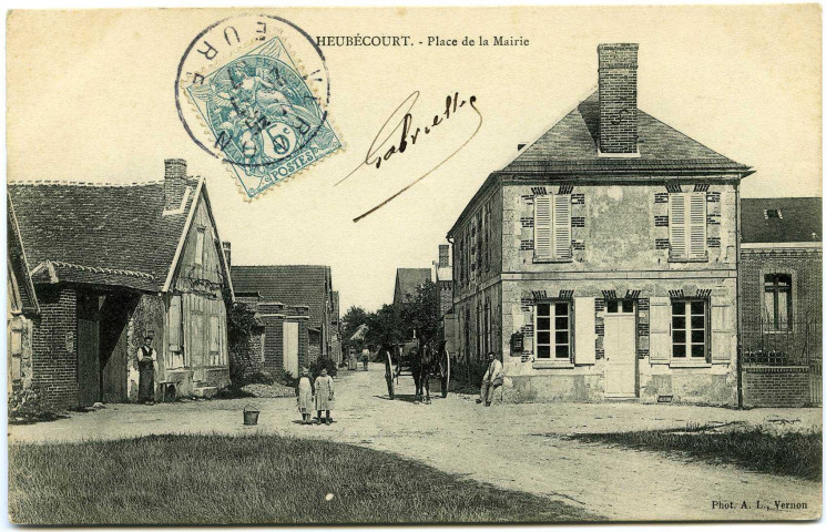 Heubécourt. Place de la Mairie.