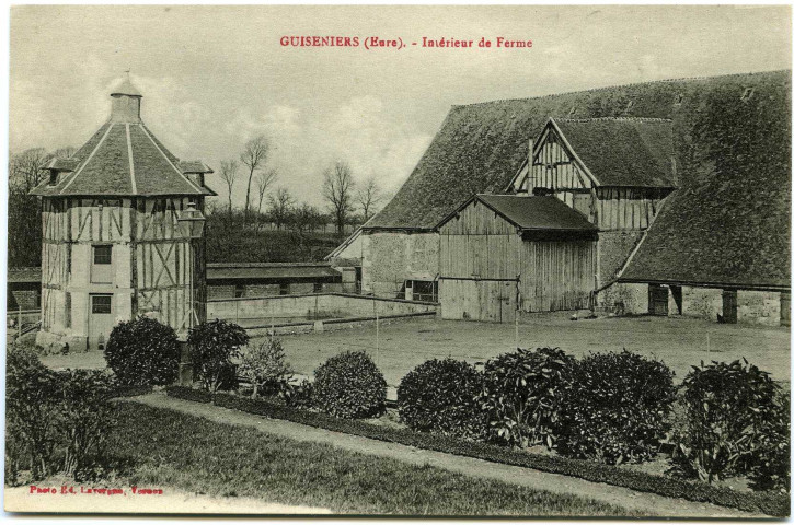 Guiseniers. Intérieur de Ferme.