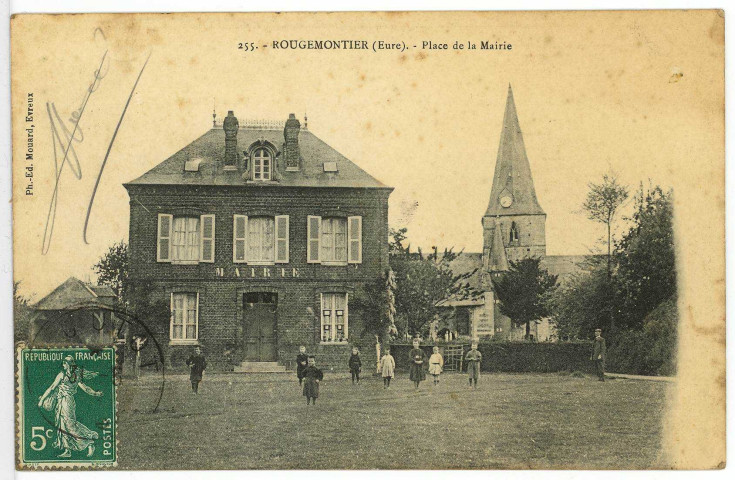 Rougemontiers. Place de la Mairie.