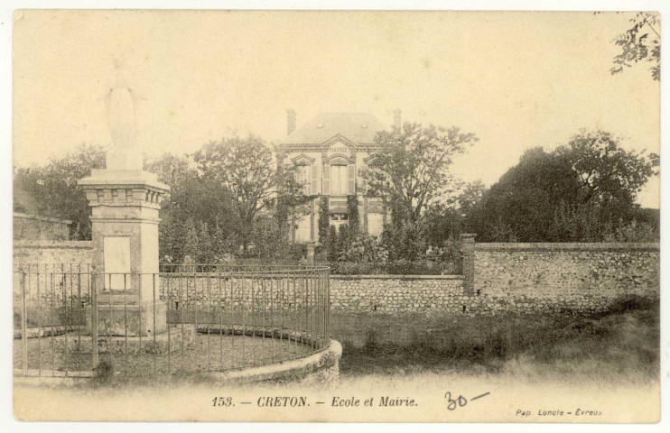 Creton. Ecole et Mairie.
