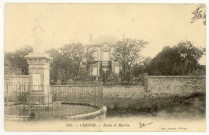 Creton. Ecole et Mairie.
