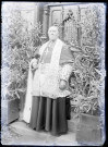 Le chanoine Le Fournier en habit sacerdotal.
