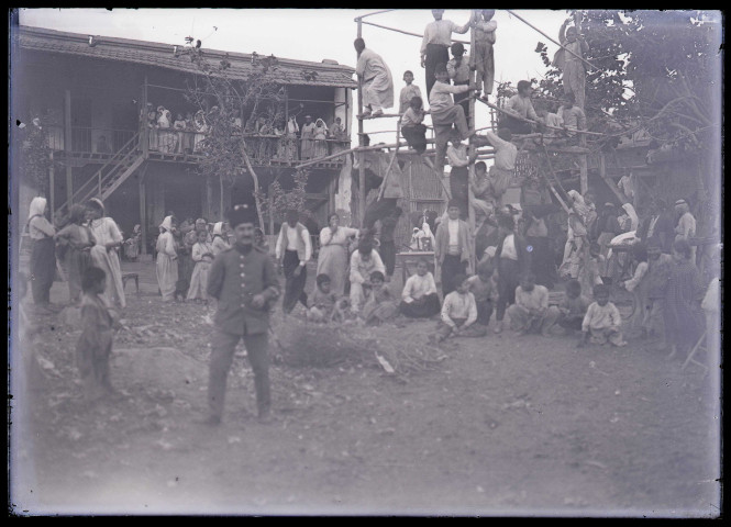 Vue de groupe à Adana (Turquie) (notice PA).