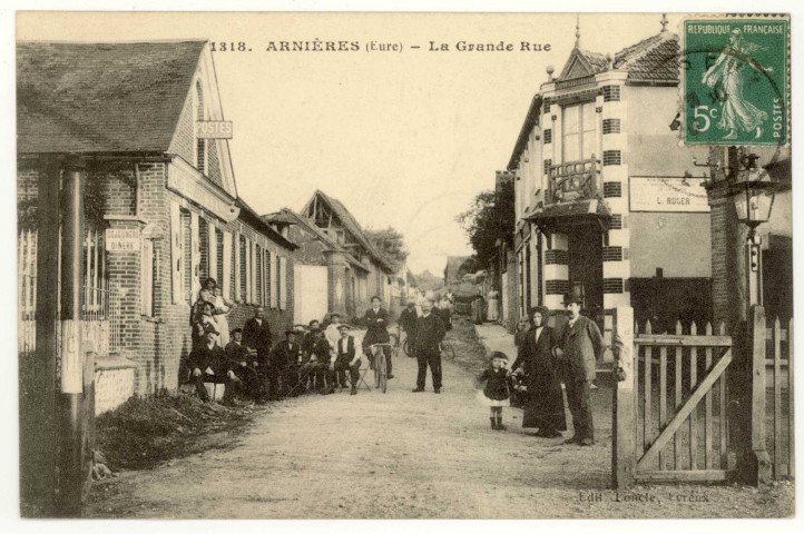 Arnières-sur-Iton. La Grande rue.