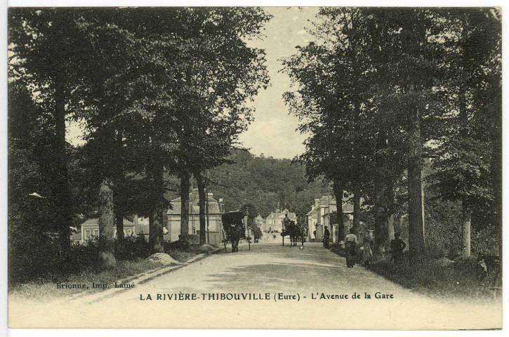 Fontaine-la-Soret. La Rivière Thibouville L'Avenue de la Gare.