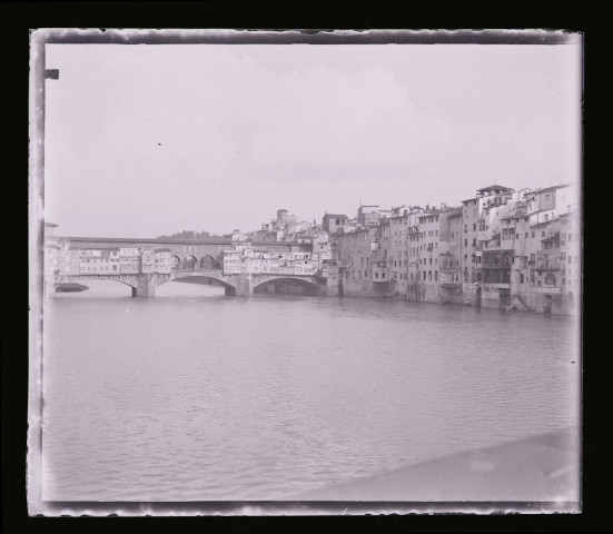 Ponte Vecchio, le pont habité de Florence (Italie).