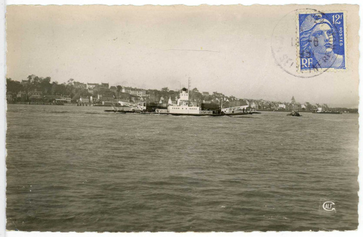 Quillebeuf-sur-Seine. Vue générale prise de Port Jérôme.