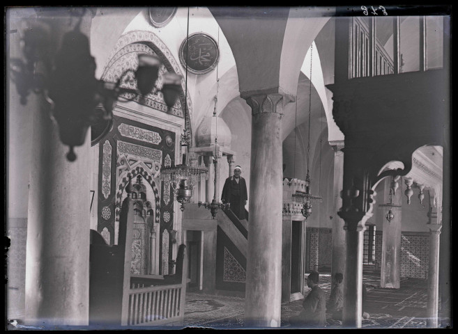 Intérieur de la grande mosquée d'Adana (Turquie) (notice PA).