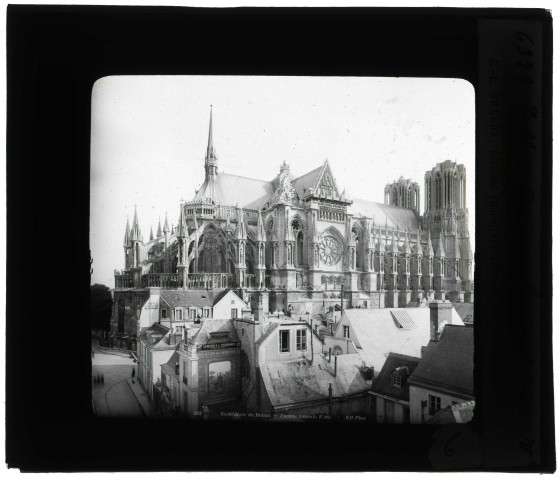 Cathédrale Notre-Dame de Reims (Marne), façade latérale nord sous la flèche de croisée.