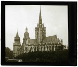 Cathédrale Notre-Dame d'Évreux (Eure), vue générale du côté sud prise de la rue des Authieux.