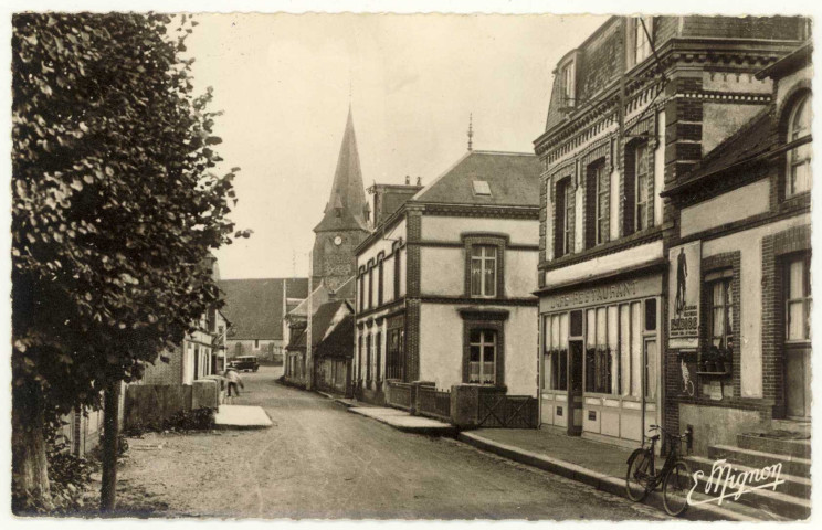 Francheville. La Rue Principale.