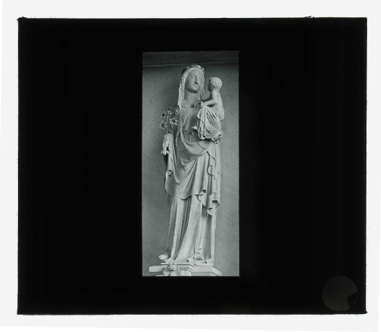 Statue de Vierge à l'enfant de l'église de Magny-en-Vexin (Val-d'Oise).