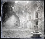 Ruines et vestiges de l'abbaye de Jumièges (Seine-Maritime).
