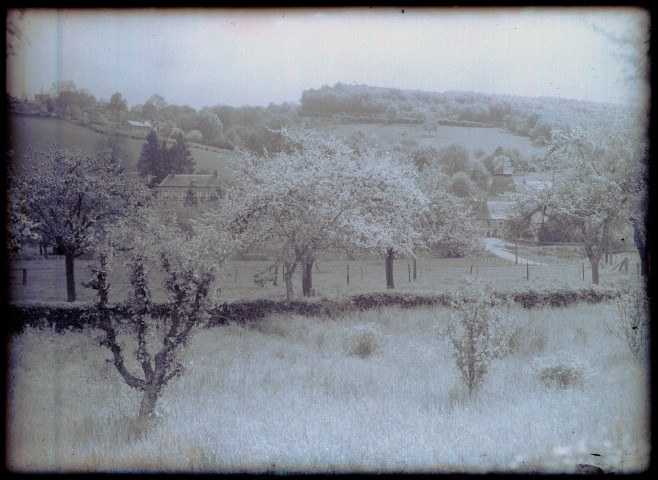 Vue générale du village de Rosay-sur-Lieure (Eure).
