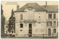 Bec-Hellouin (Le). Cour d'honneur de l'Abbaye.