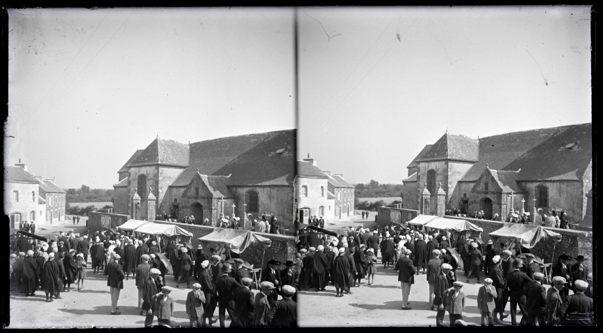 Jour de marché dans un village breton.
