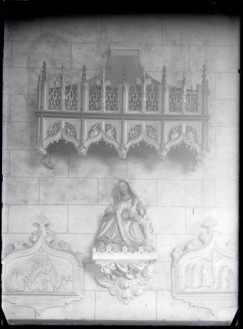 Pietà de l'église des Jonquerets-de-Livet (Eure).