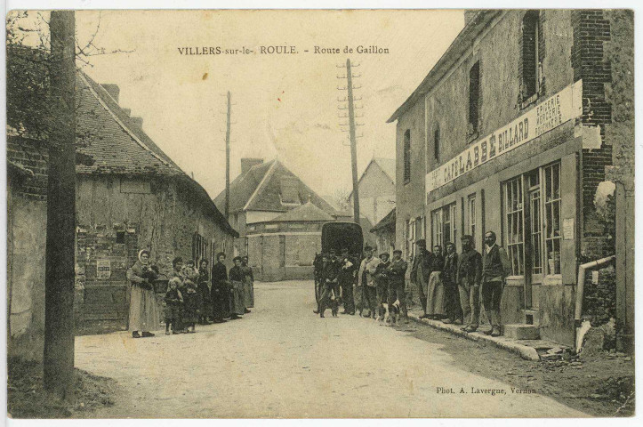 Villers-sur-le-Roule. Route de Gaillon.