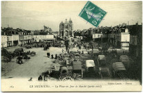 Neubourg (Le). La Place un jour de Marché (partie Ouest).