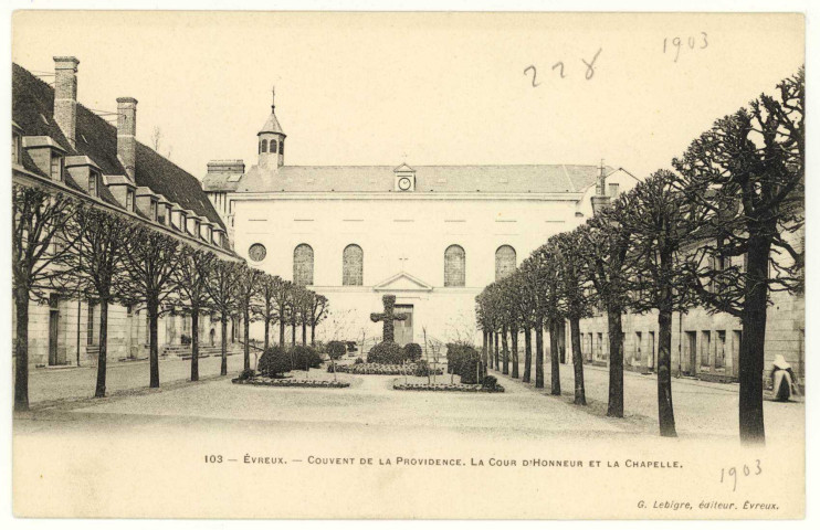 Evreux-Ville. Couvent de la Providence-La Cour d'Honneur et la Chapelle.