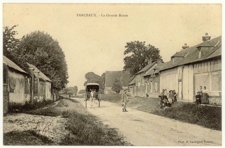 Farceaux. La Grande Route.