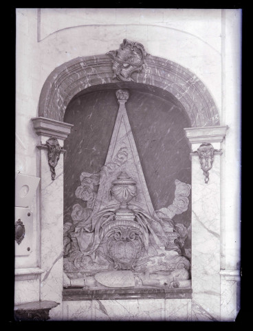 Tombeau (gisant) de Simon de Dammartin de l'abbaye de cisterciens Notre-Dame de Saint-Martin de Valloires (Somme).