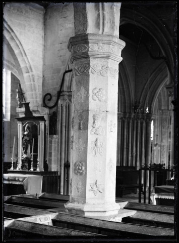 Une des piles sculptées de la nef de l'église Saint-Martin de Veules-les-Roses (Seine-Maritime)