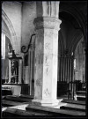 Une des piles sculptées de la nef de l'église Saint-Martin de Veules-les-Roses (Seine-Maritime)