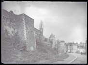 Porte Saint-Sulpice avec tours extra-muros de Fougères (Ille-et-Vilaine).
