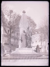 Monument aux morts, place Aristide-Briand de Fougères (Ille-et-Vilaine).