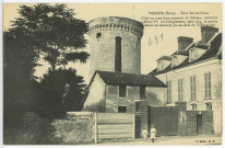 Vernon-Ville. Tour des Archives. C'est un reste bien conservé du Château, construit par Henri Ier, roi d'Angleterre, vers 1123, sa partie inférieure ne remonte pas au-delà du XIIIe siècle.