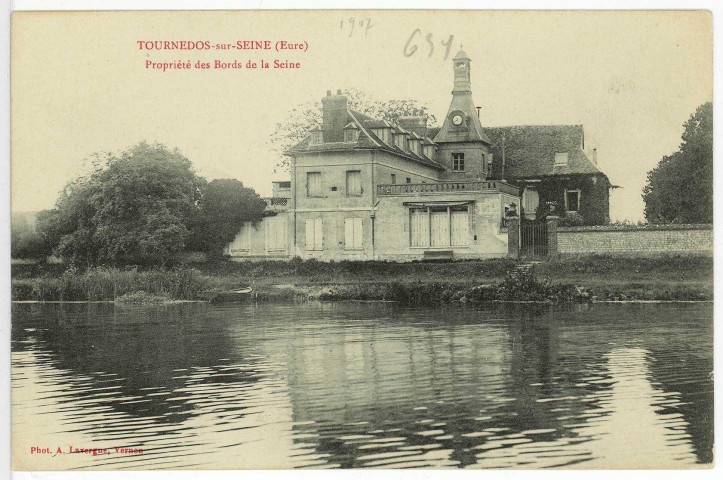 Tournedos-sur-Seine. Propriété des Bords de la Seine.