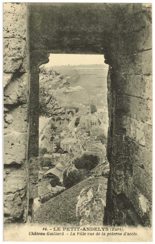 Andelys (Les). Le Petit Andely. - Château-Gaillard - La ville vue de la poterne d'accès.