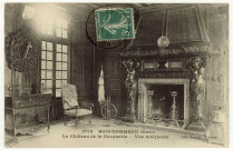 Bois-Normand-près-Lyre. Le Château de la Ducquerie- Vue intérieure.