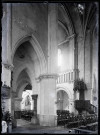 Intérieur d'église.